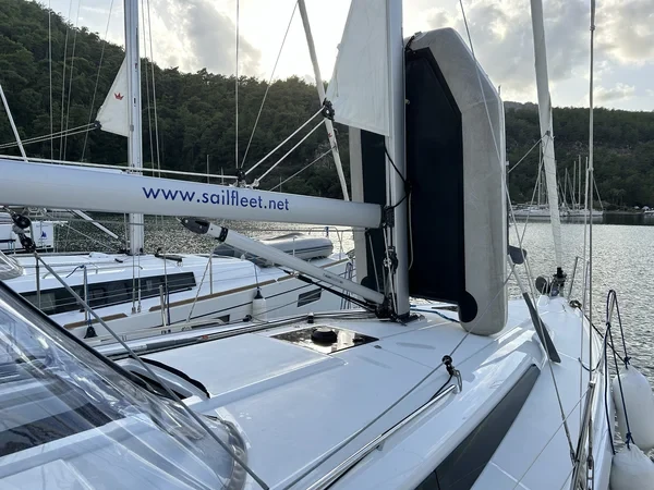 Oceanis 34.1 - Boatscribe.com