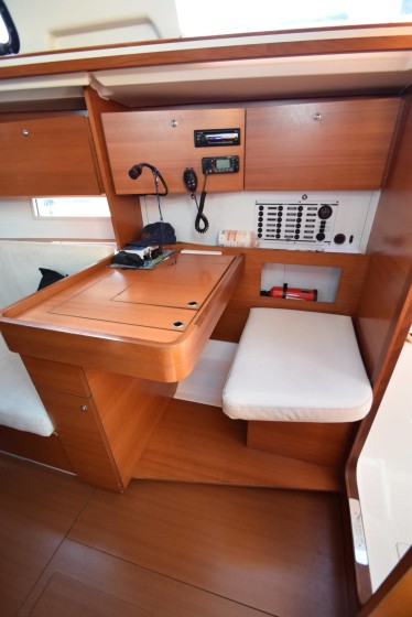Dufour 335 GL - Boatscribe.com