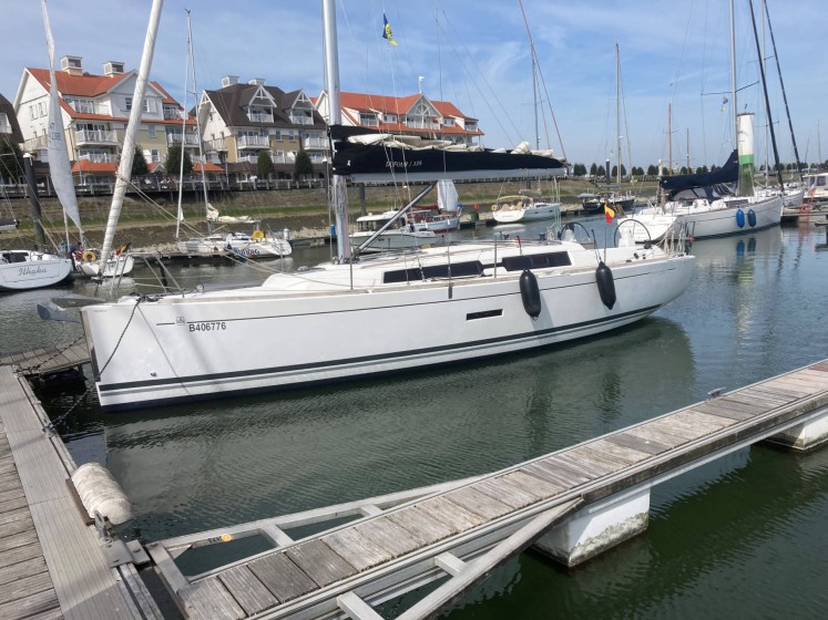 Dufour 335 GL - Boatscribe.com