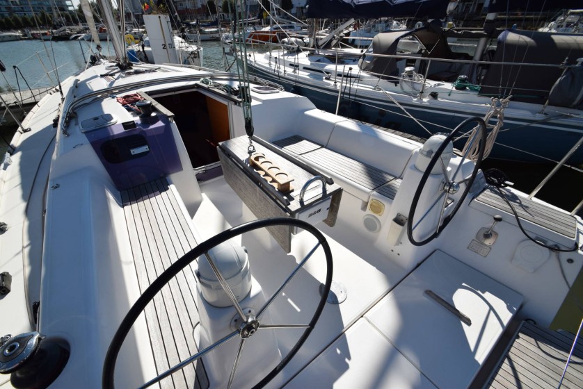 Dufour 335 GL - Boatscribe.com