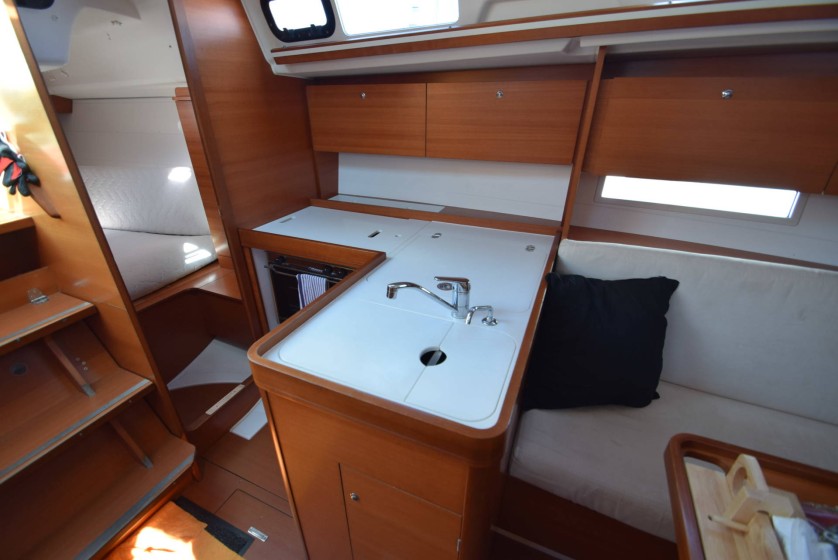 Dufour 335 GL - Boatscribe.com