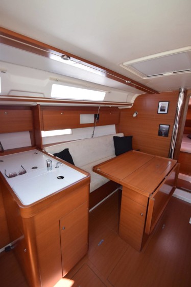 Dufour 335 GL - Boatscribe.com