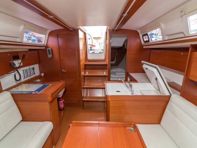 Dufour 335 GL - Boatscribe.com