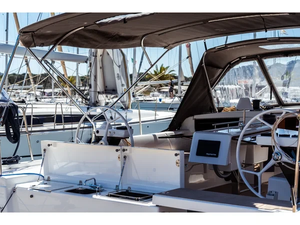 Dufour 430 - Boatscribe.com