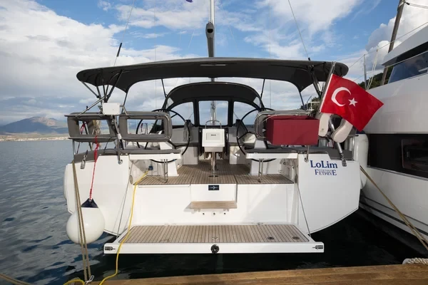 Bavaria C42 - Boatscribe.com