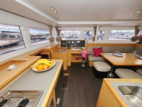 Lagoon 450 F - Boatscribe.com