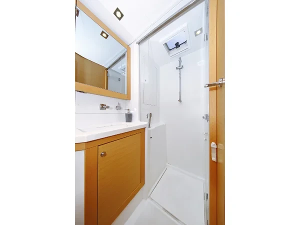 Lagoon 450 F - Boatscribe.com