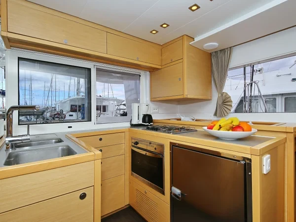 Lagoon 450 F - Boatscribe.com