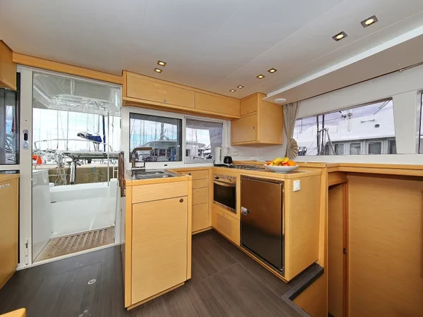 Lagoon 450 F - Boatscribe.com