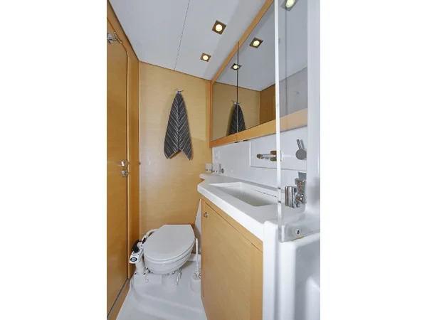 Lagoon 450 F - Boatscribe.com