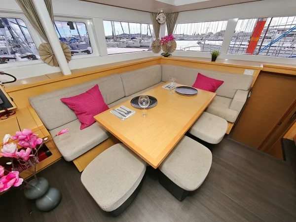 Lagoon 450 F - Boatscribe.com