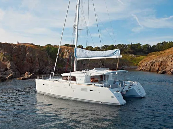 Lagoon 450 F - Boatscribe.com