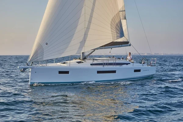 Sun Odyssey 410 - Boatscribe.com