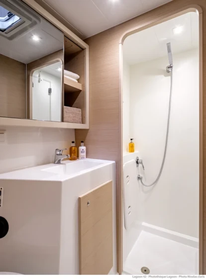 Lagoon 42 - Boatscribe.com