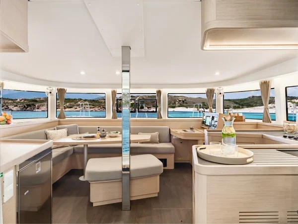 Lagoon 42 - Boatscribe.com