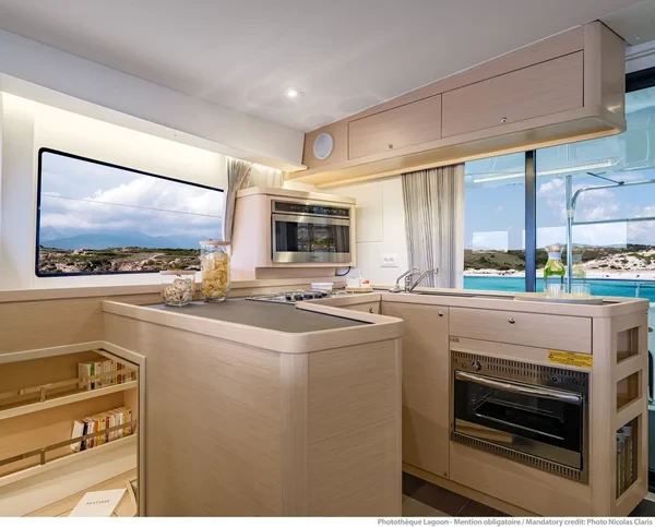 Lagoon 42 - Boatscribe.com