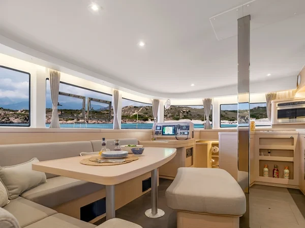 Lagoon 42 - Boatscribe.com