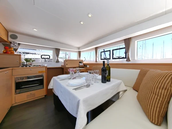 Lagoon 39 - Boatscribe.com