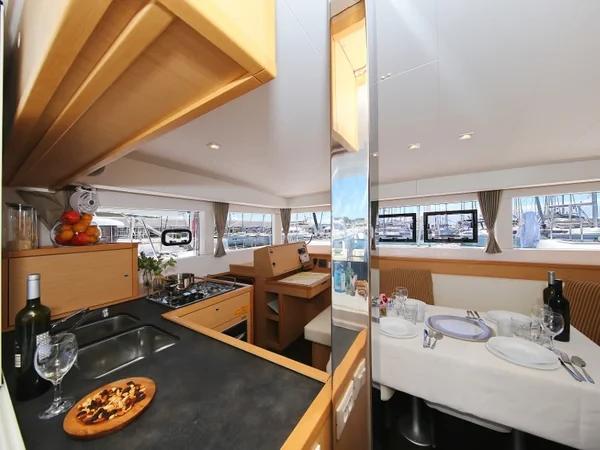 Lagoon 39 - Boatscribe.com