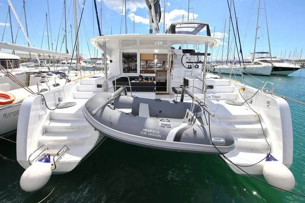 Lagoon 39 - Boatscribe.com