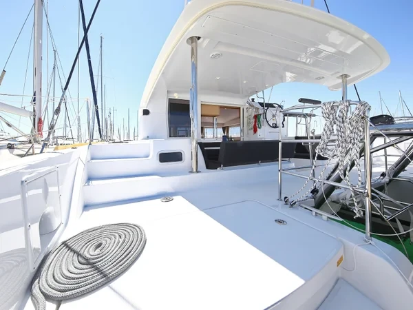 Lagoon 39 - Boatscribe.com