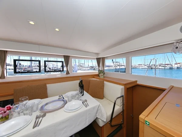 Lagoon 39 - Boatscribe.com