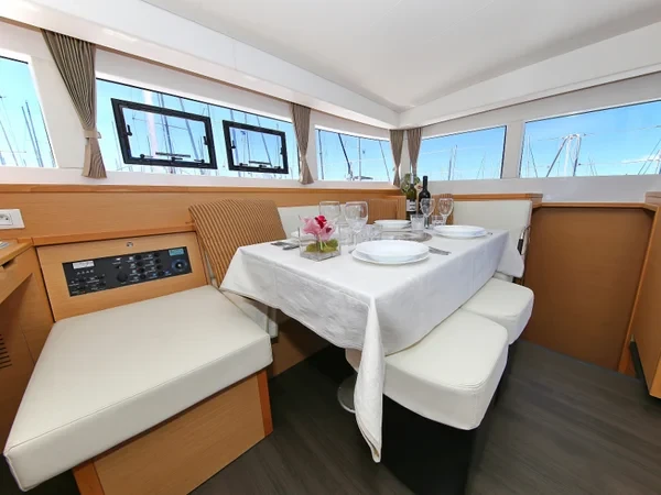Lagoon 39 - Boatscribe.com