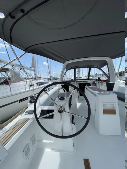 Oceanis 38.1 - Boatscribe.com