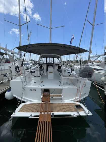 Oceanis 38.1 - Boatscribe.com