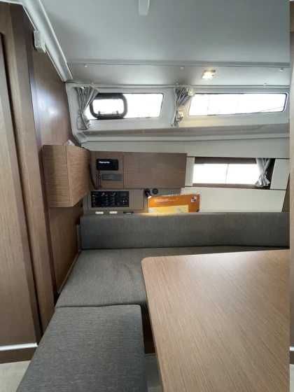 Oceanis 38.1 - Boatscribe.com