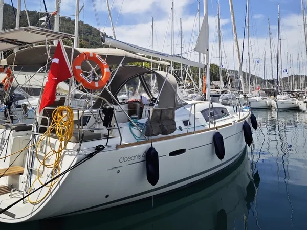 Oceanis 40 - Boatscribe.com