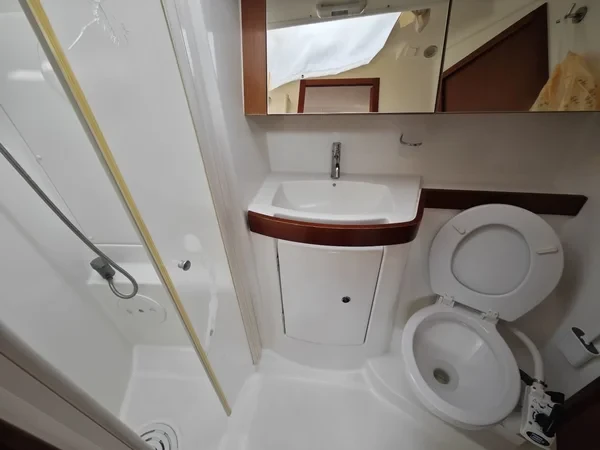 Oceanis 40 - Boatscribe.com