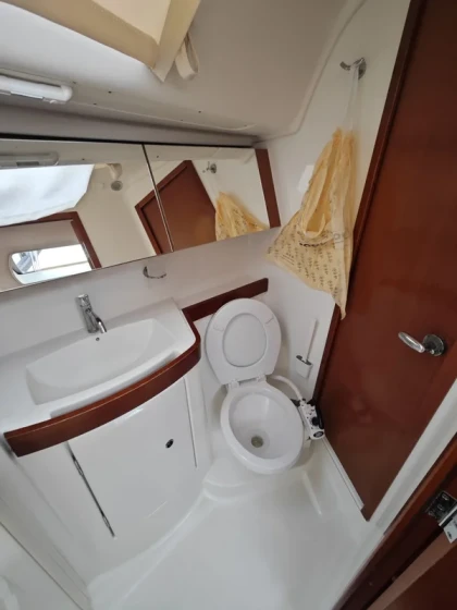 Oceanis 40 - Boatscribe.com