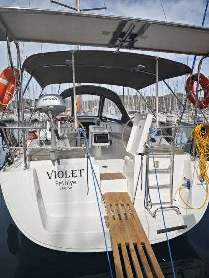Oceanis 40 - Boatscribe.com