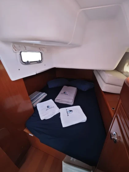 Oceanis 40 - Boatscribe.com
