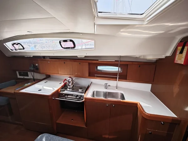 Oceanis 40 - Boatscribe.com