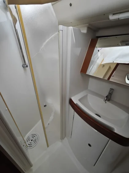 Oceanis 40 - Boatscribe.com