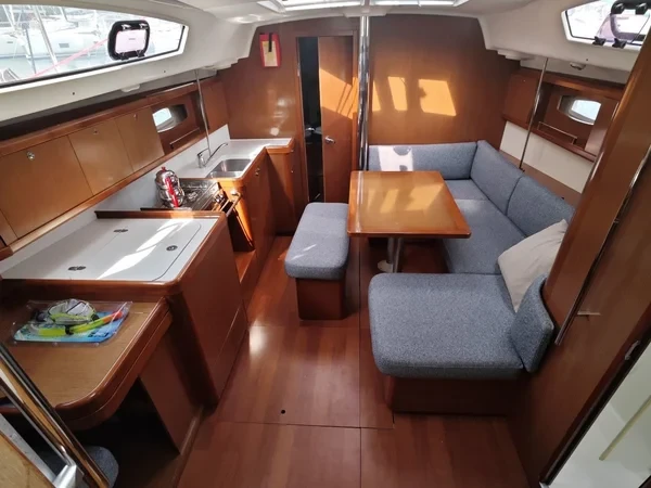 Oceanis 40 - Boatscribe.com