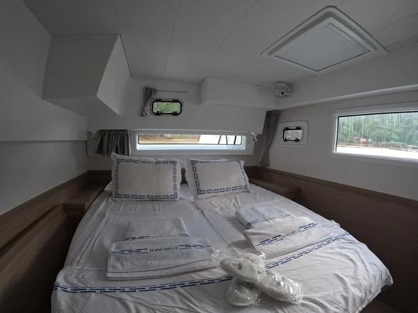 Lagoon 42 - Boatscribe.com