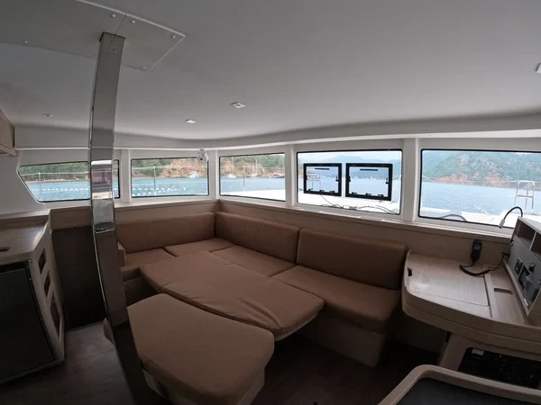 Lagoon 42 - Boatscribe.com