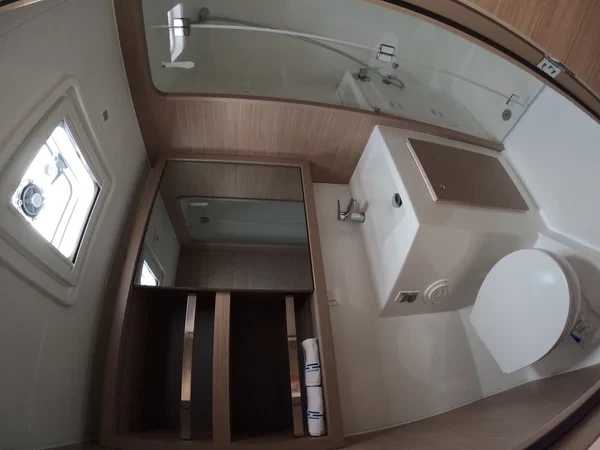 Lagoon 42 - Boatscribe.com