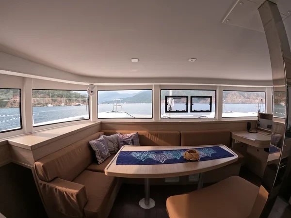 Lagoon 42 - Boatscribe.com