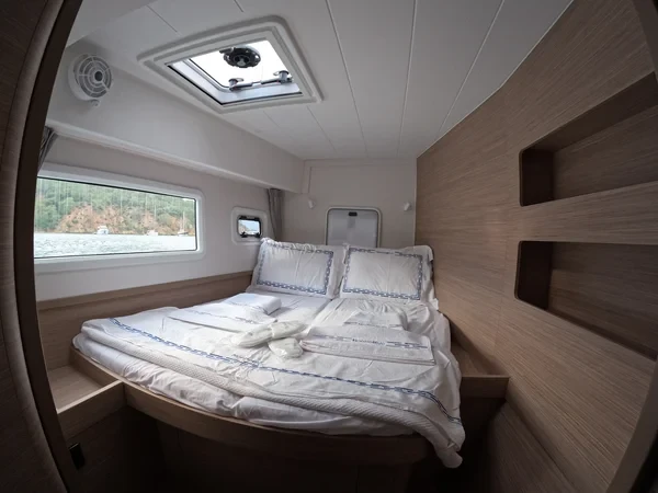 Lagoon 42 - Boatscribe.com