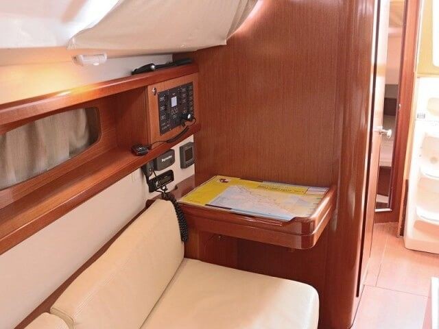 Oceanis 34 - Boatscribe.com
