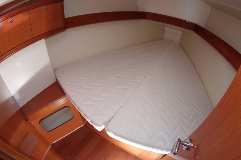 Oceanis 34 - Boatscribe.com