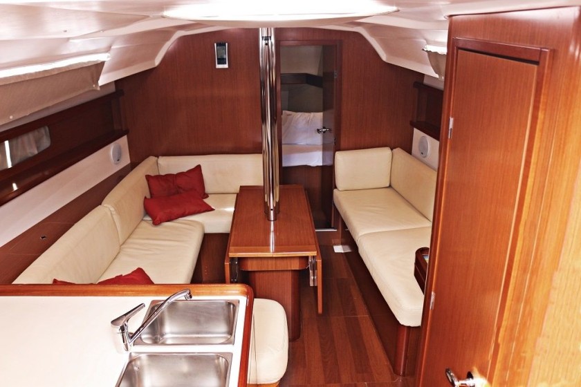 Oceanis 34 - Boatscribe.com