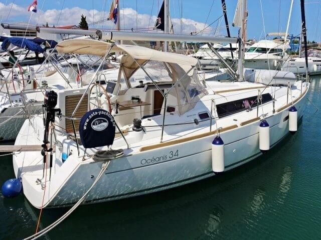 Oceanis 34 - Boatscribe.com