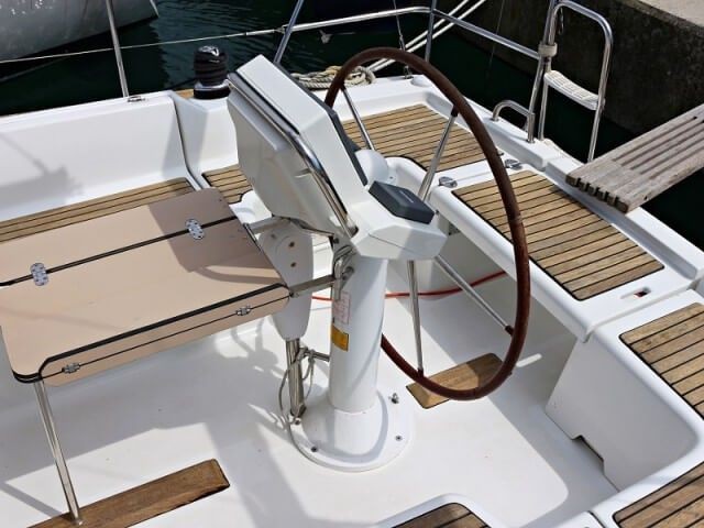 Oceanis 34 - Boatscribe.com