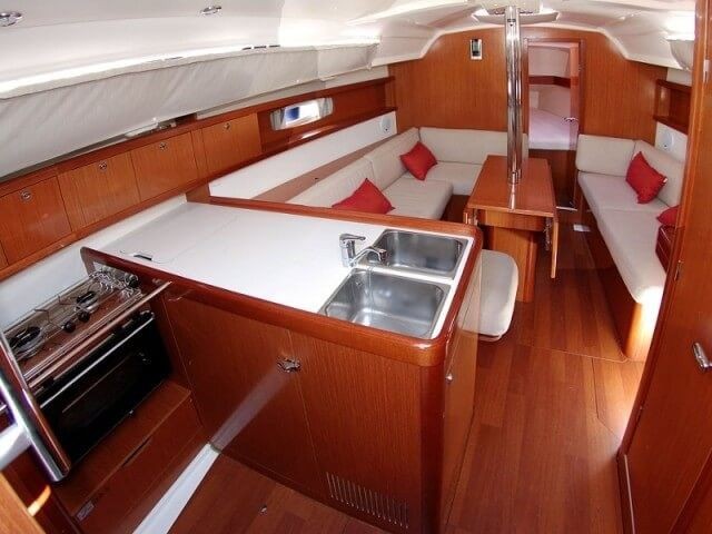 Oceanis 34 - Boatscribe.com