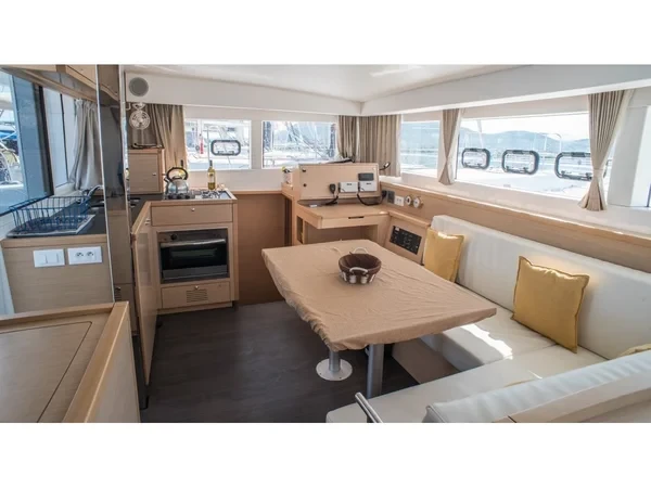 Lagoon 39 - Boatscribe.com